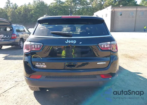 2019 Jeep Compass Latitude 4X4 z USA, uszkodzony, nr VIN 3C4NJDBB0KT850807